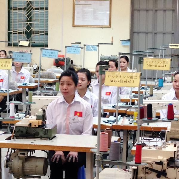 Thi tuyển may mặc