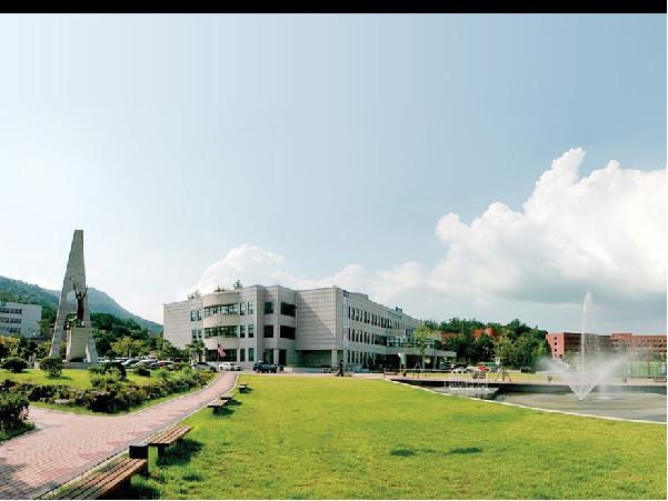 dai-hoc-dong-shin-1.jpg